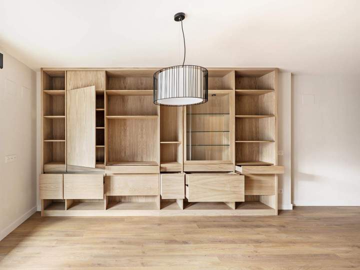 Optimisez votre espace de rangement avec un dressing sur mesure.